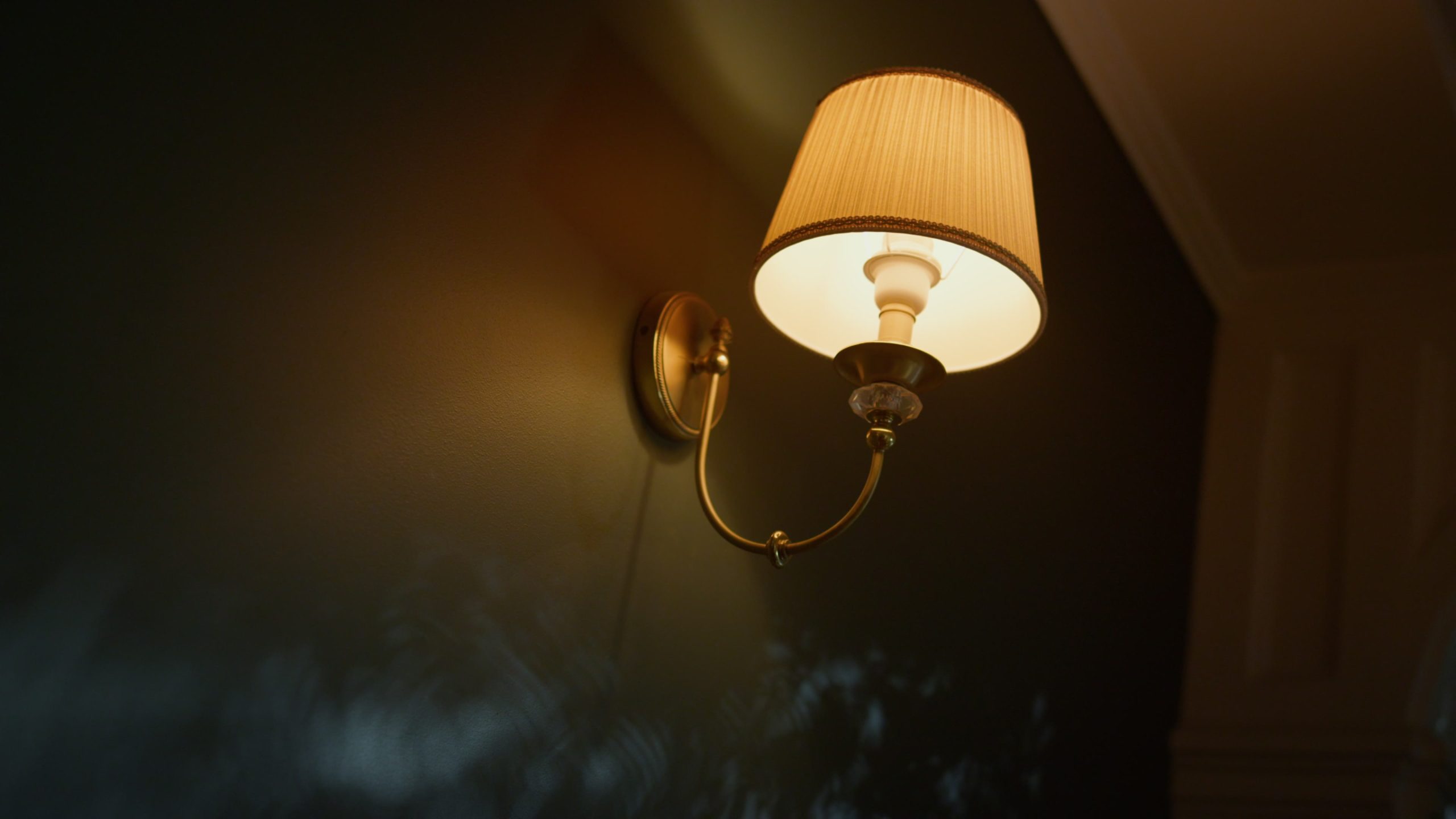 Flickering lamp.