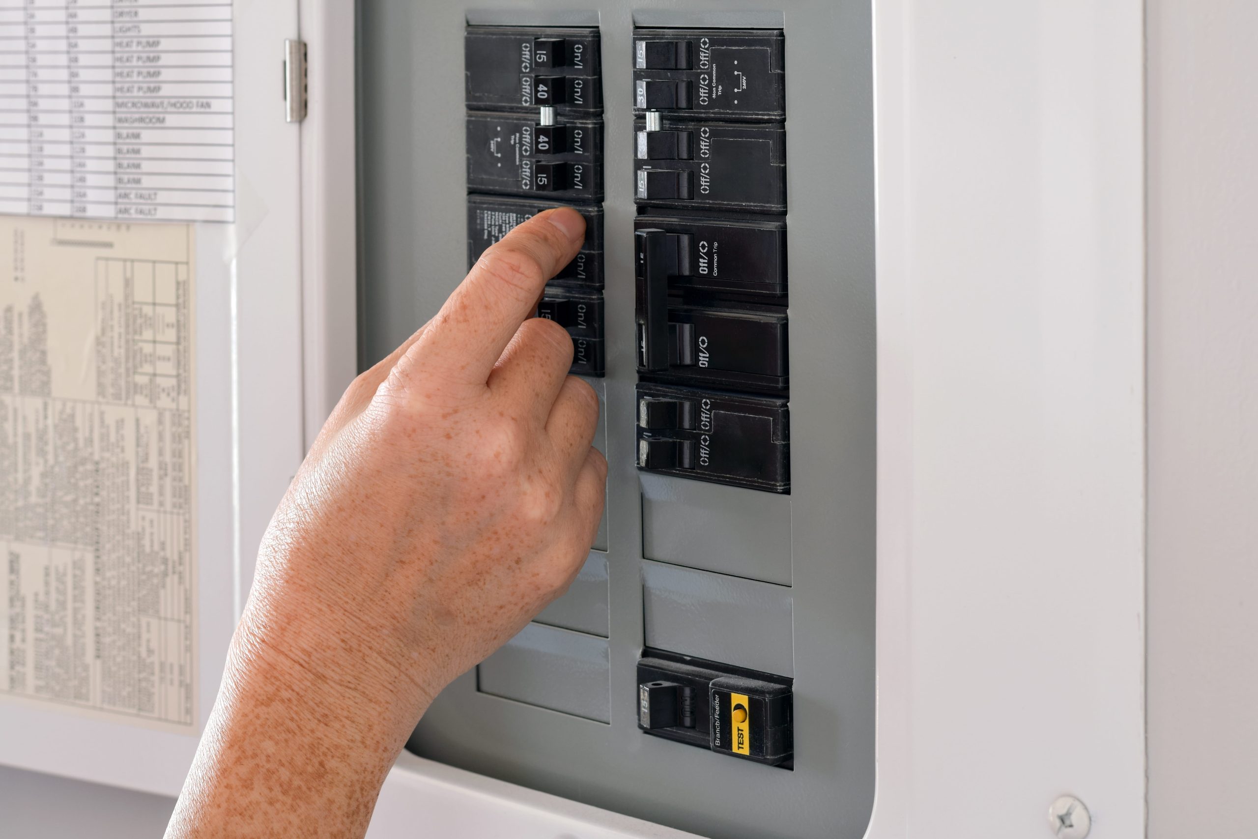 Reset circuit breaker
